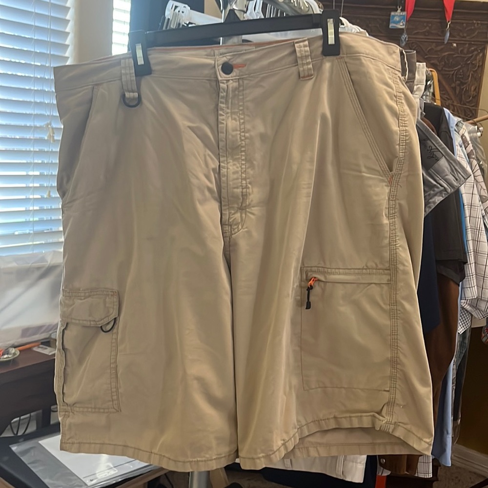 Men’s Khaki Cargo Shorts